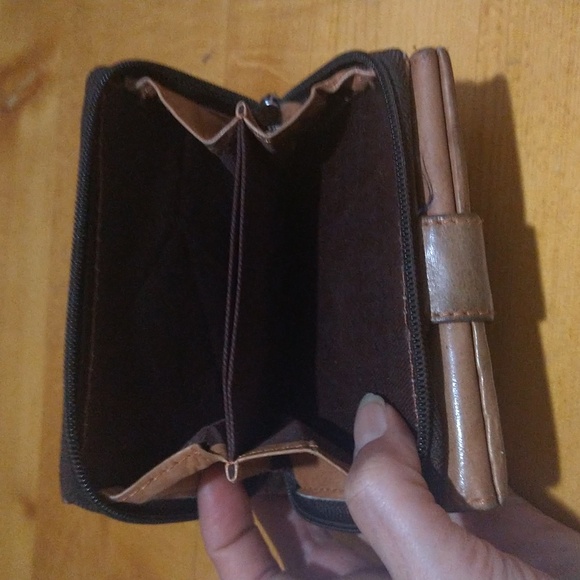brown leather Ashlin wallet - Picture 4 of 10